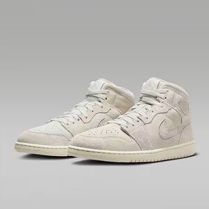 Air Jordan 1 Mid SE 

Size M 8.5 / W 10
Perfect condition